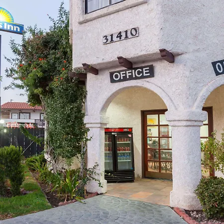 Days Inn By Wyndham Castaic Six Flags Magic Mountain
